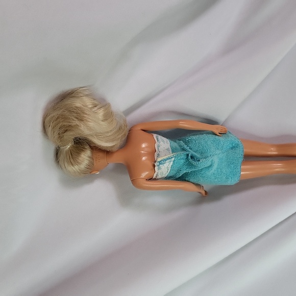 Barbie Doll Fun to Dress 1992 Blue Bath Towel Mattel Played with - Picture 6 of 8